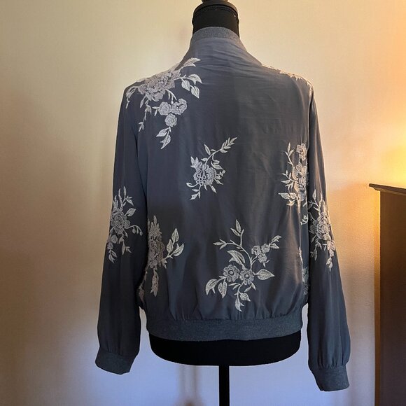 Johnny Was Grey Silk Bomber Jacket with White Floral Embroidery EUC - Picture 5 of 13